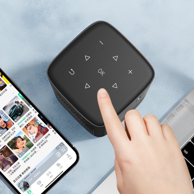 Mini přenosný projektor s baterií AERIUM P8000 DLP Wi-Fi Super Bass